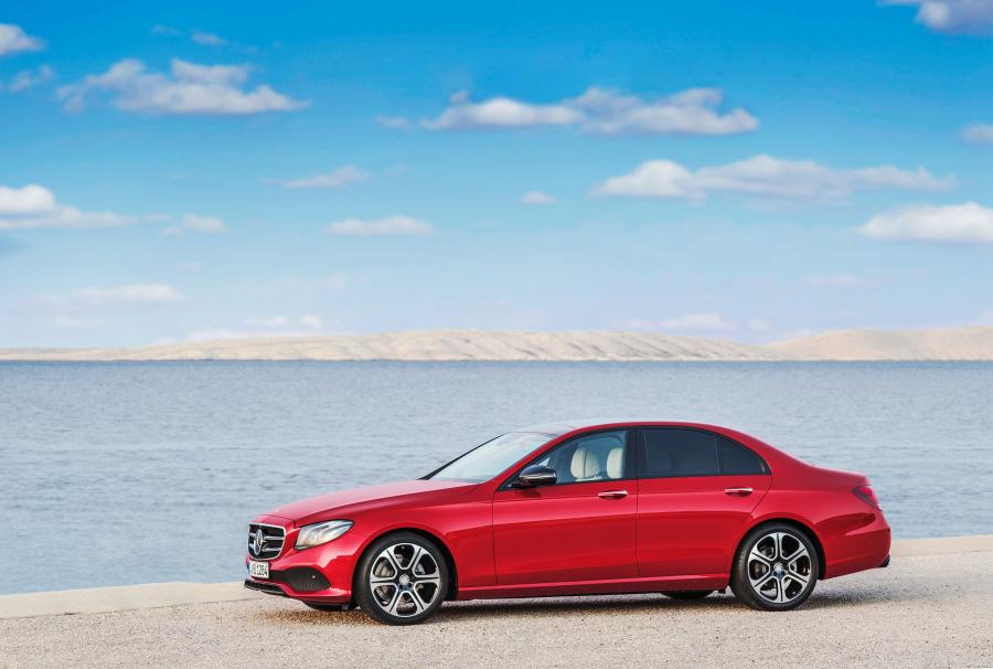  Mercedes-Benz E220d Avantgarde Line 2016 года  (фото 15 из 18)